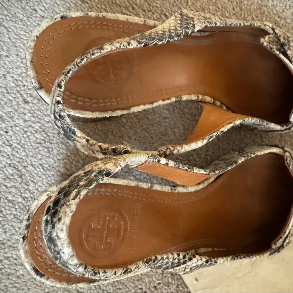 Tory Burch good features